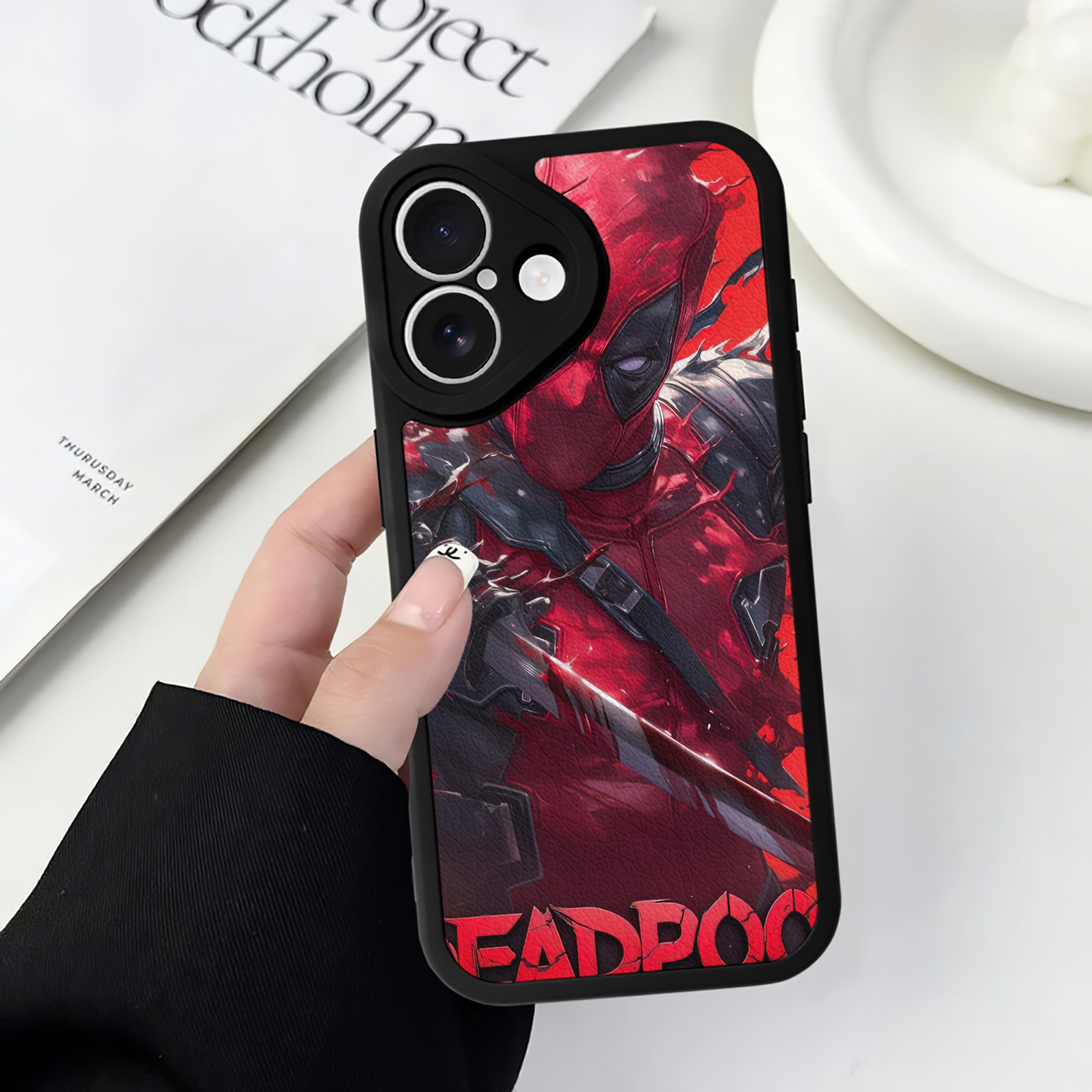 （画像用） Deadpool デッドプール 【iPhone 16シリーズ対応】シリコンスマホケース（レザー調） 材質：シリコン